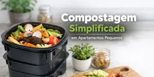 Três composteiras com restos de cozinha e planta ao fundo para compostagem