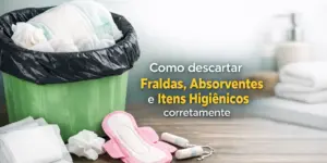 Lixeira verde com fraldas usadas e itens de higiene descartados em um banheiro