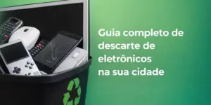 Lixeira preta com dispositivos eletrônicos descartados e símbolo de reciclagem