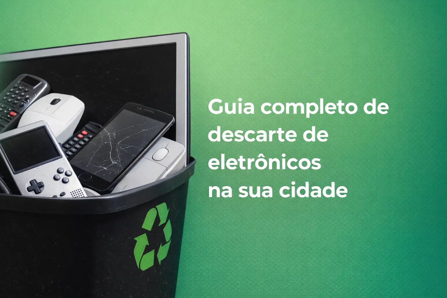 Lixeira preta com dispositivos eletrônicos descartados e símbolo de reciclagem