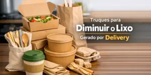 Embalagens ecológicas com utensílios de madeira e salada em mesa de cozinha