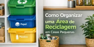 Área de reciclagem organizada com caixas coloridas em uma casa pequena