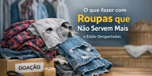 Caixa de doação de roupas desgastadas com acessórios de reparo.